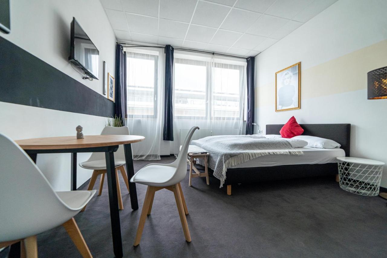 Full House Hostel Nurnberg - Shared Bath & Kitchen Bagian luar foto