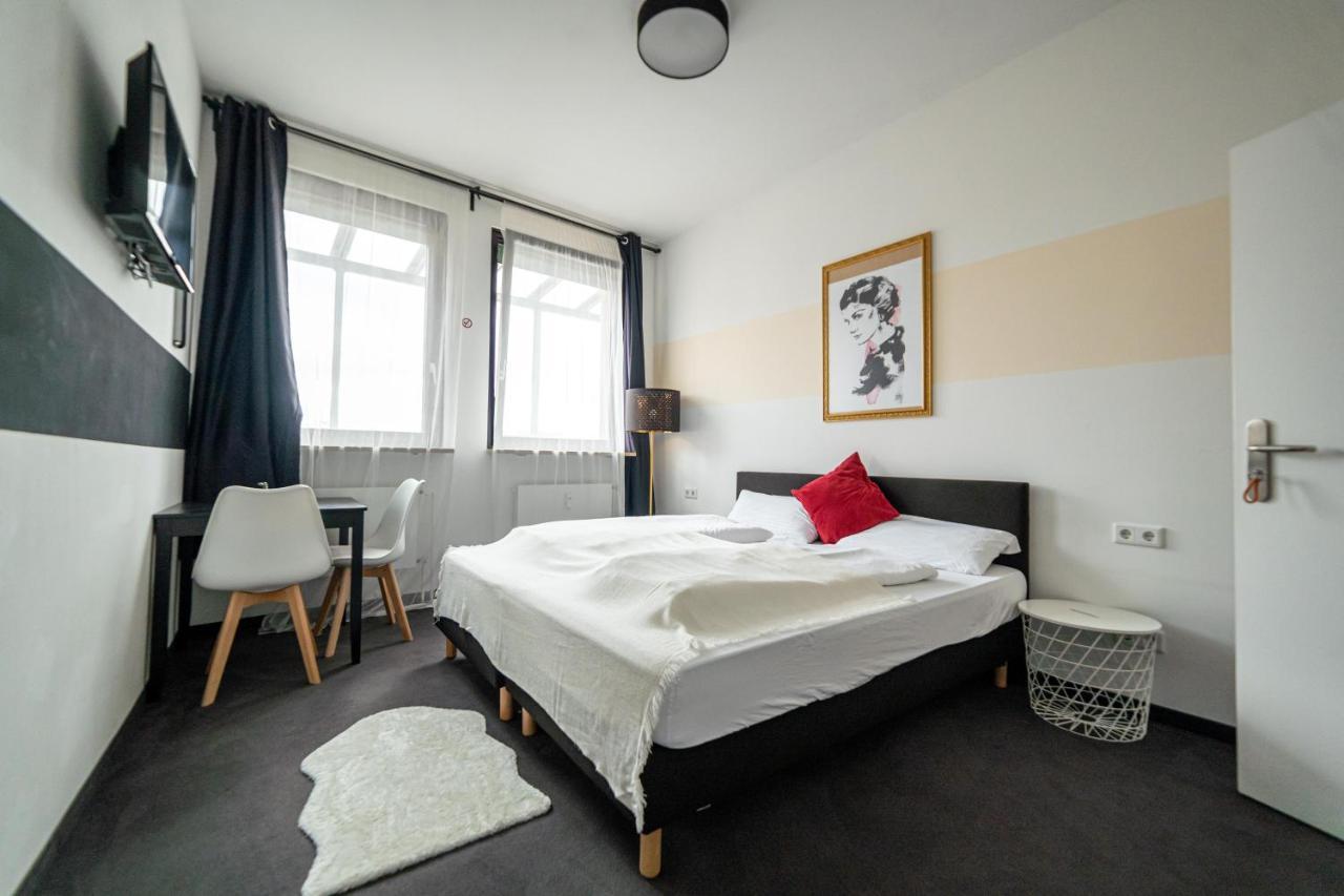 Full House Hostel Nurnberg - Shared Bath & Kitchen Bagian luar foto