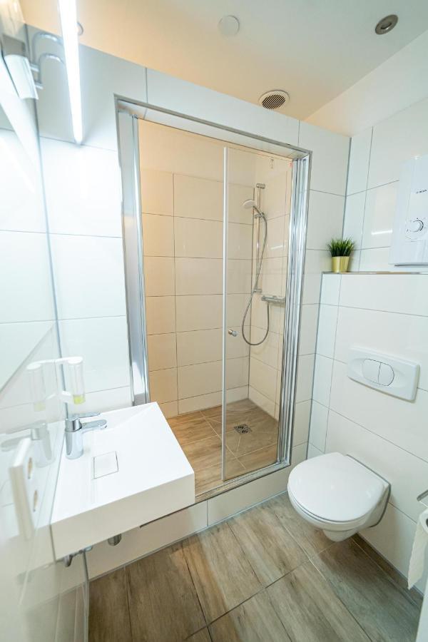 Full House Hostel Nurnberg - Shared Bath & Kitchen Bagian luar foto